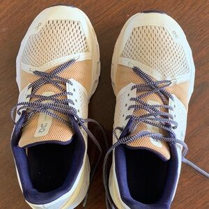 On Running Cloud Women's Sneakers in Peach and Navy